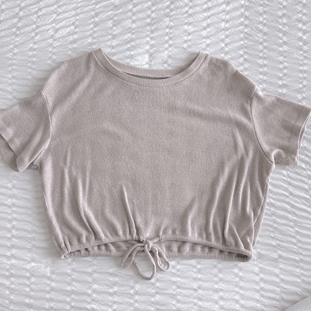 American Eagle Midriff Top